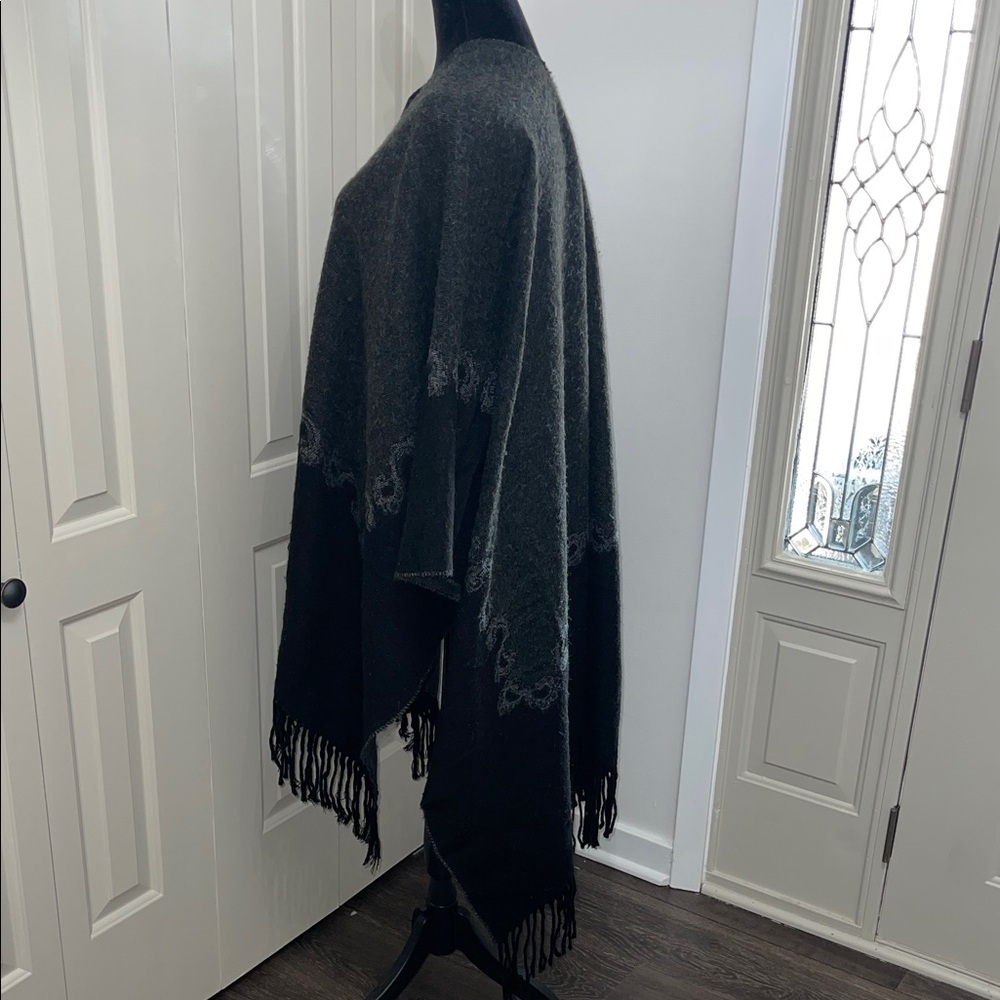 Women’s Reversible Black and Gray Fringe Poncho / Shawl Wrap - Picture 5 of 7